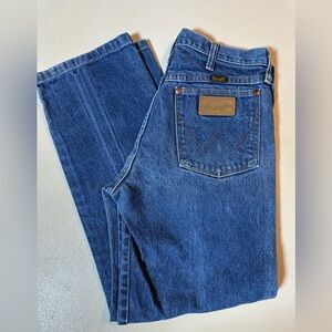 LIKE NEW! Wrangler Women's Straight Leg Blue Jeans